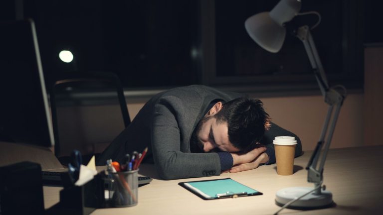 Caféine cachée : le café n’est pas seul à abîmer le sommeil