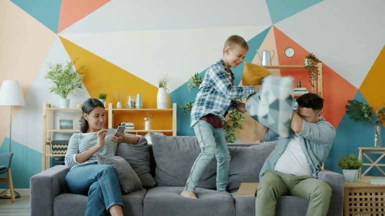 Frères et sœurs : rivalités qui pèsent sur l’équilibre familial