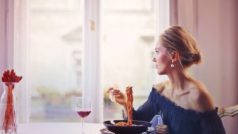 Troubles du comportement alimentaire : manger, un signal de souffrance
