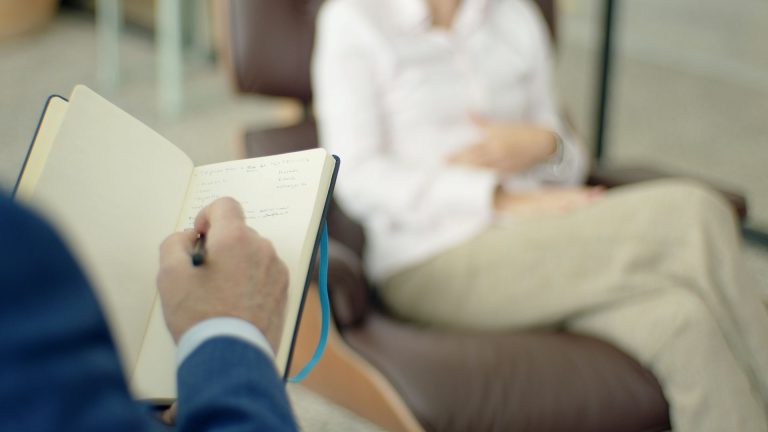 Addiction et TCC : comment agir sur les automatismes de la dépendance
