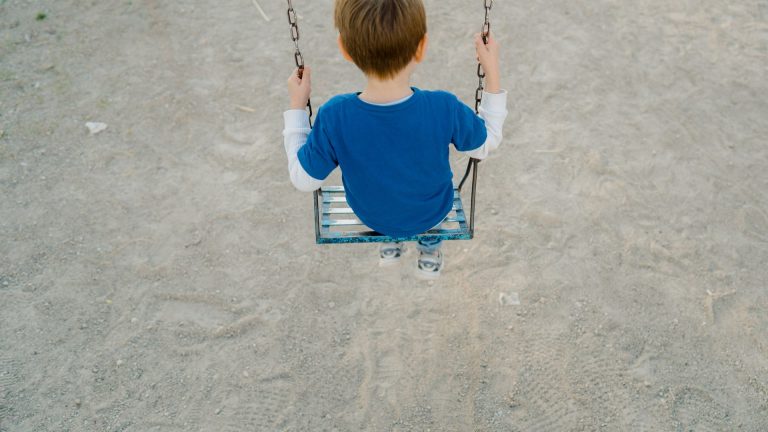 Dépression infantile et estime de soi : l’enfant qui se sent déjà nul