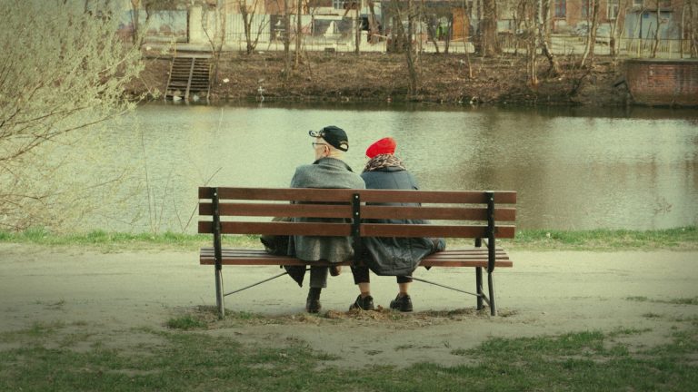 Rester dans une relation qui ne rend plus heureux : l’inertie affective du couple