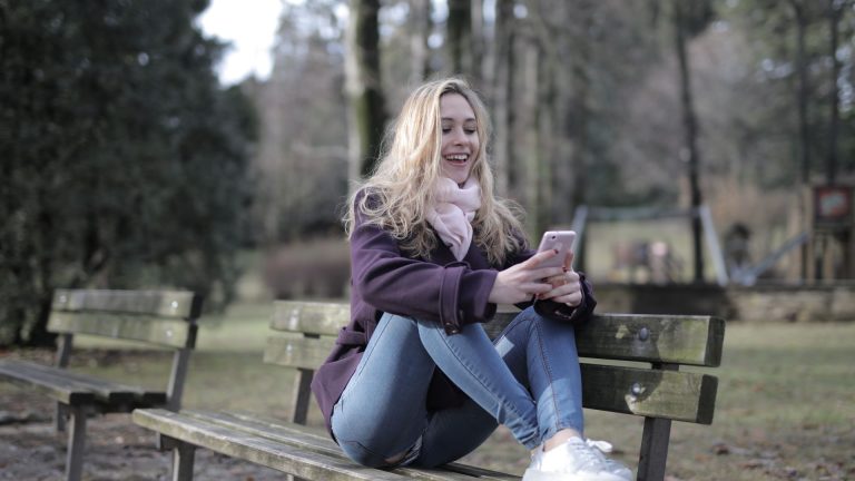Faux signes du retour de l’ex : un message ou un like annonce-t-il vraiment une réconciliation ?