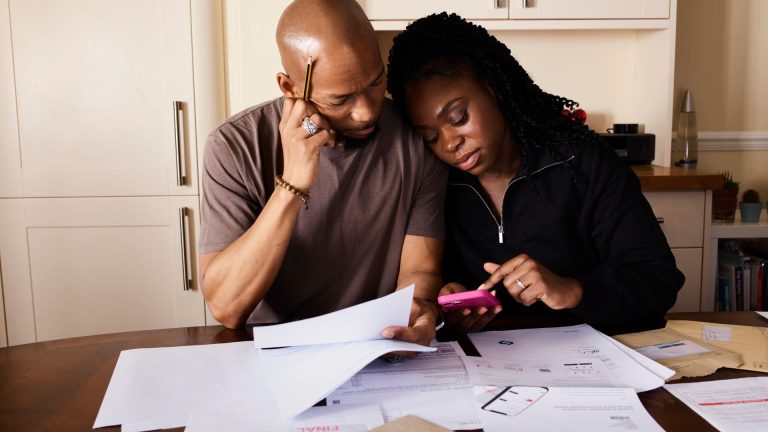 Repérer ses droits aux aides financières familiales sans se perdre dans les démarches