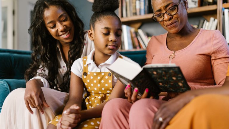 Grands-parents et traditions familiales : transmettre sans les figer ?