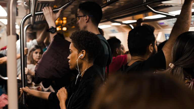 Pourquoi métro, train et avion provoquent-ils la claustrophobie ?
