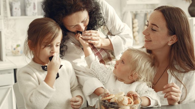 Famille expatriée : comment transmettre ses traditions à des enfants qui grandissent loin du pays d’origine ?